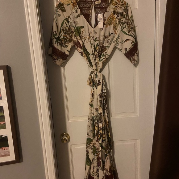 Beautiful Jumpsuit. BNWT it did not fit. - Picture 3 of 5